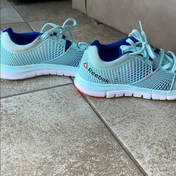 Tennis shoes - Picture 8 of 9